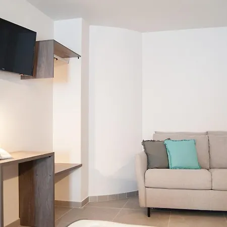 招待所 Quatre Llunes 2*