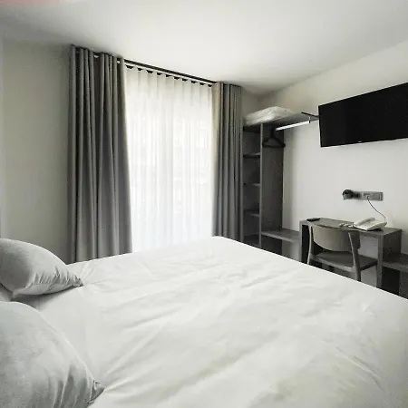 Quatre Llunes 招待所 2*