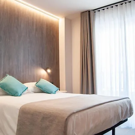 Quatre Llunes Penzion Santa Pola